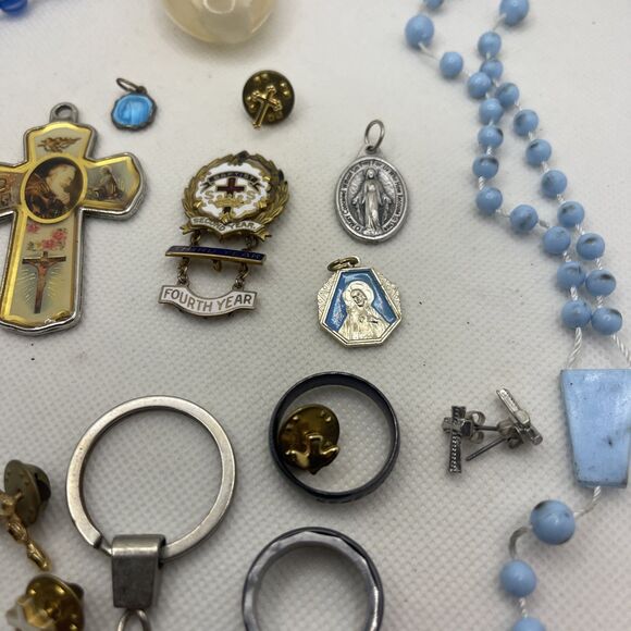 Vintage Rosaries, Crosses, Rings, Token, Key Chain, Pins, Bracelet Religious Lot - Picture 9 of 13